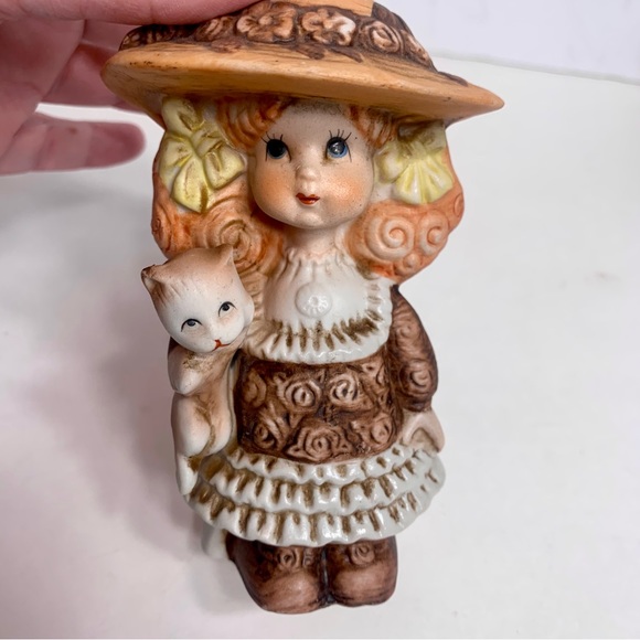Vintage porcelain girl with kitty cat. Pretty Curly haired girl - Picture 1 of 7